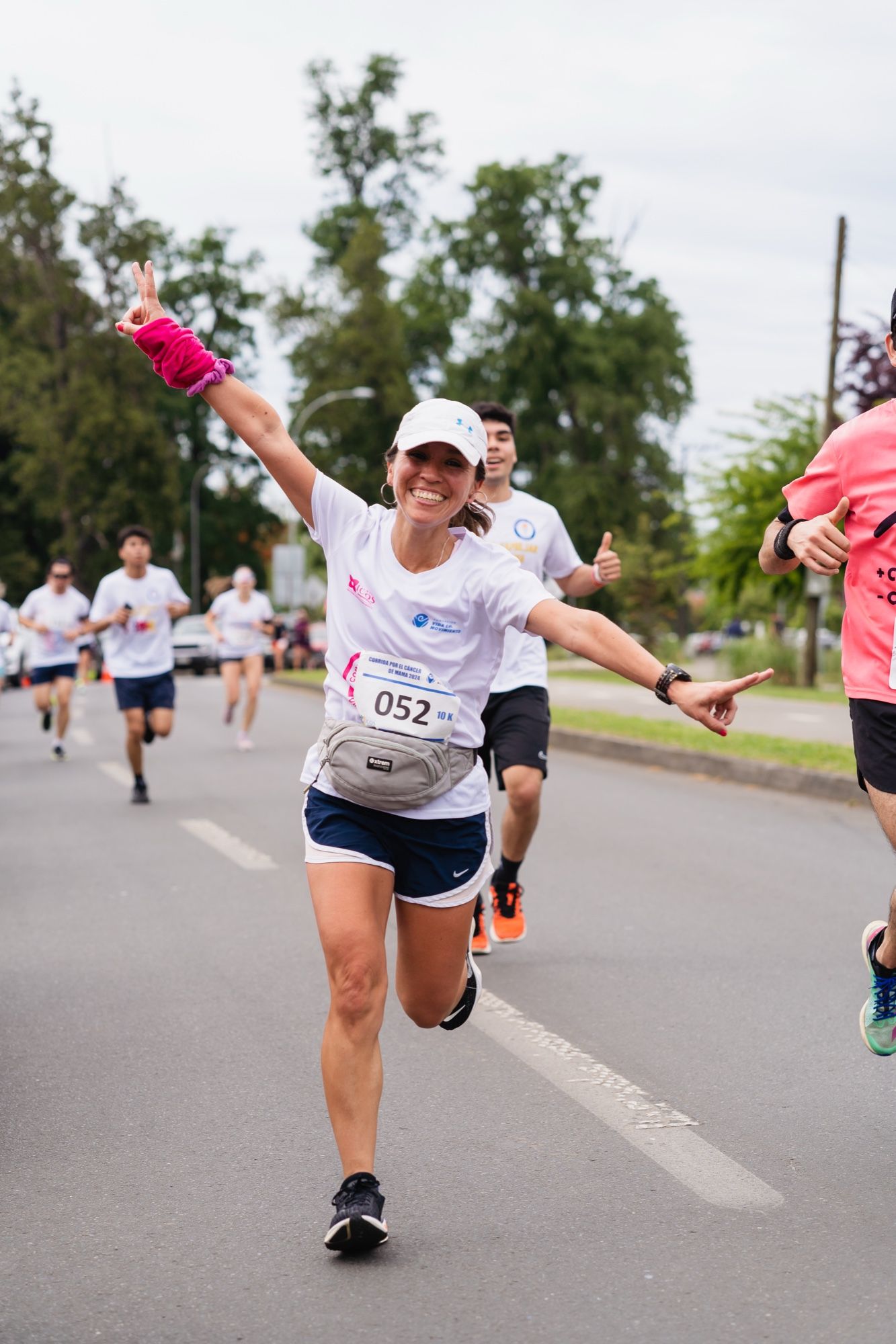Corredora celebrando en plena ruta · edición 2024